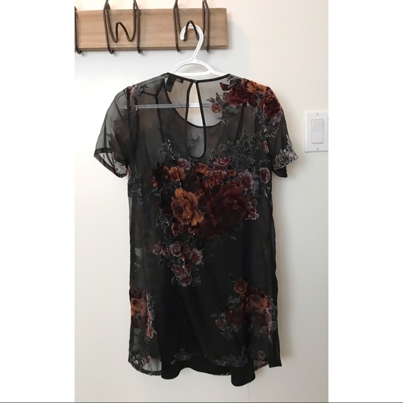 Velvet Floral Dress 🌹 - Picture 2 of 3